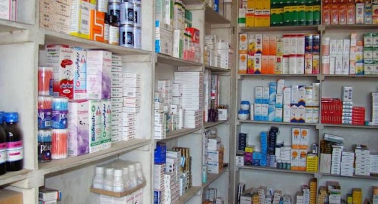 سياسة فساد تتحكم بالأدوية ومواطن قلق