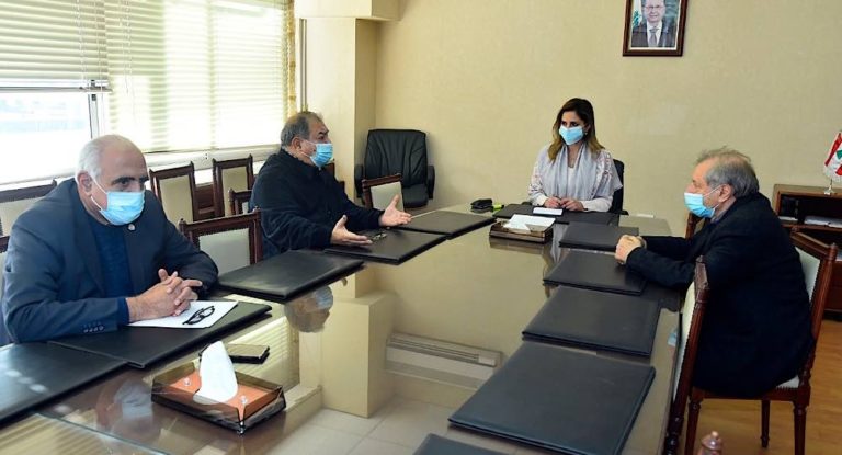 عبد الصمد دعت الى إجتماع حضره نقيبا الصحافة والمحررين ومحفوظ : لعدم المس بالحريات وضرورة تسهيل عمل الإعلاميين من دون قيود