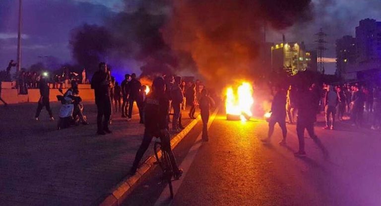 كرة نار الشارع تكبر… والحكومة تنتظر كلمة السرّ