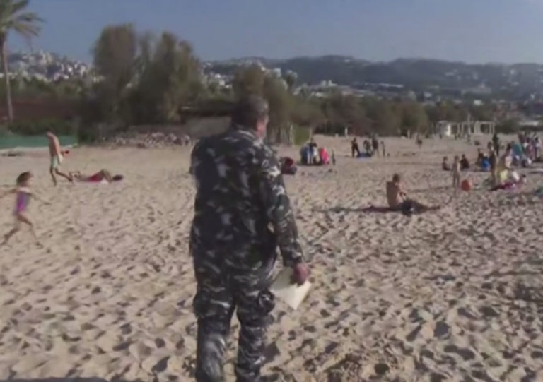 تسطير محاضر ضبط بحق مواطنين على شاطئ جبيل لمخالفتهم التعبئة العامة