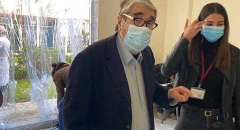 “أبو سليم” أول معمّر يتلقى اللقاح