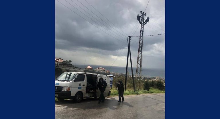 امتياز كهرباء جبيل وبيبلوس للطاقة المتطورة تعمل على اصلاح الاعطال تحت المطر