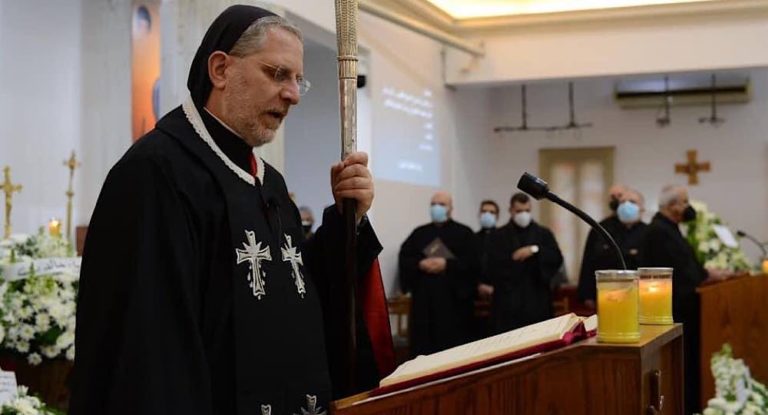 المطران عون ممثلاً الراعي في جنازة والدةالوزير السابق  جهاد أزعور: بإيمانها وعلاقتها مع الرب لا تموت بل تدخل الحياة