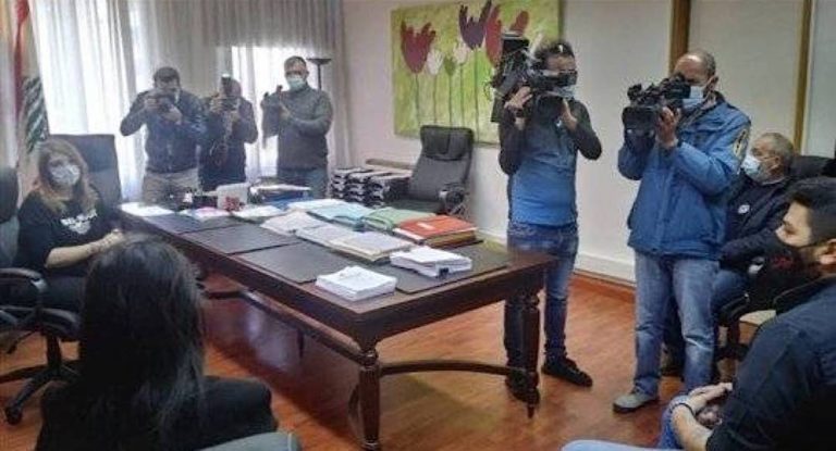 شقيق الشهيد جو نون بإسم أهالي الشهداء: فليتركوا القضاء لكي يقوم بعمله