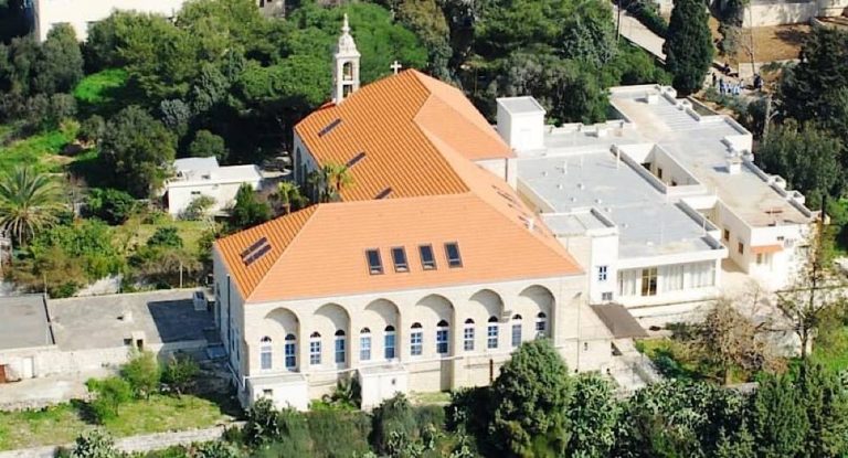 فحوصات PCR في مستشفى مار مخائيل عمشيت