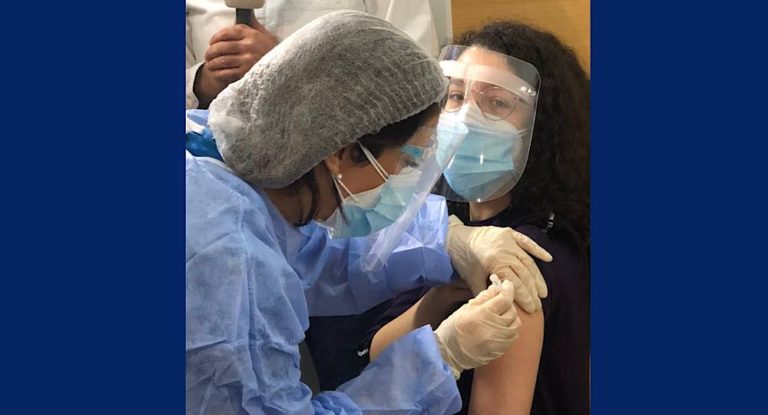 انطلاق عملية التلقيح في مستشفى سيدة المعونات في جبيل ودعوات للمواطنين لتسجيل اسمائهم عبر المنصة