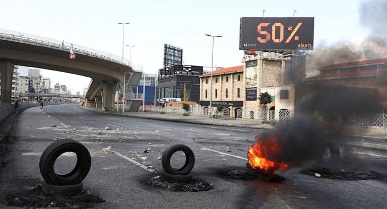 مع استمرار الاحتجاجات… ما هي الطرقات المقفلة صباح اليوم؟