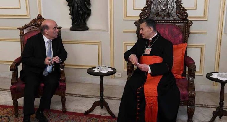 زيارة البابا للعراق والاوضاع السياسية بين الراعي ووهبة