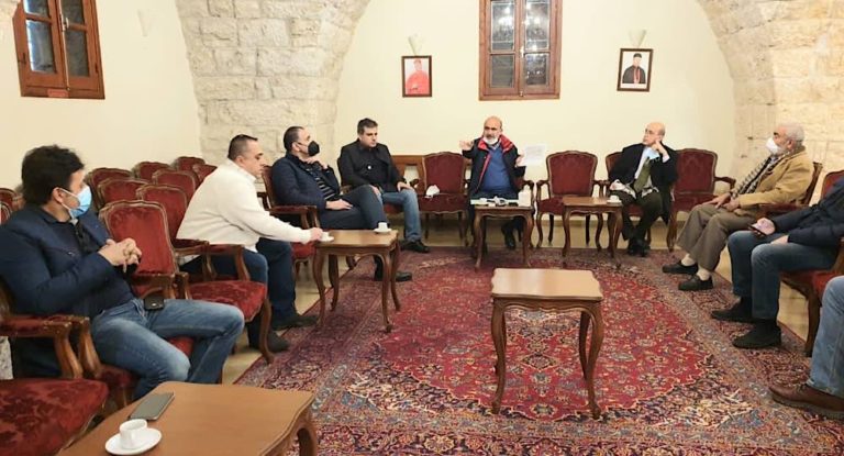 ابي رميا يجتمع مع فعاليات منطقة الحروف حول بدء تنفيذ طريق اده-الكفون