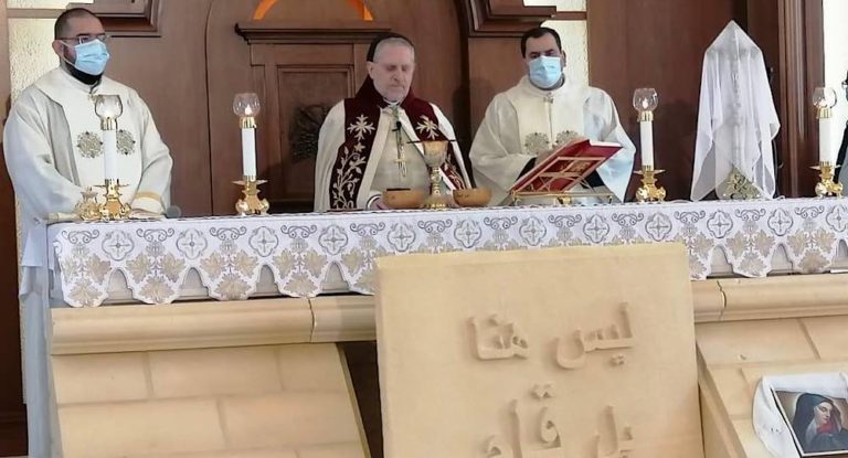 المطران عون في قداس عيد القيامة : لضرورة عبادة الله لا المال