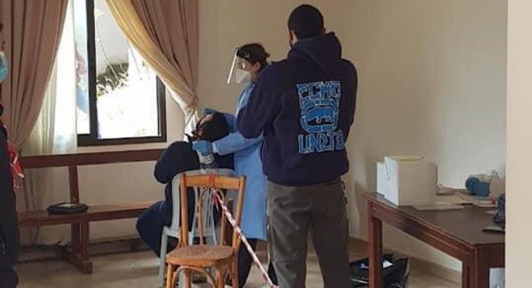 فحوصات PCR في بلدة عين كفاع بمسعى من النائب زياد الحواط