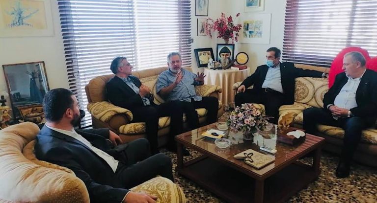 وفد من حزب الكتائب في زيارة تضامنية للممثل اسعد رشدان