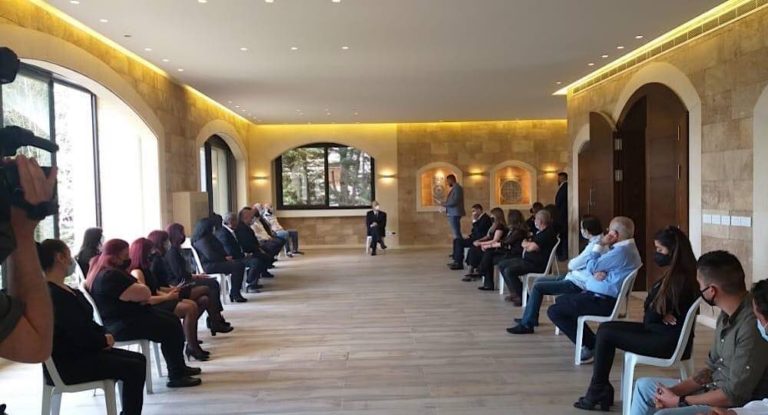 عدوان بحث مع أهالي شهداء فوج الاطفاء في تطورات التحقيق