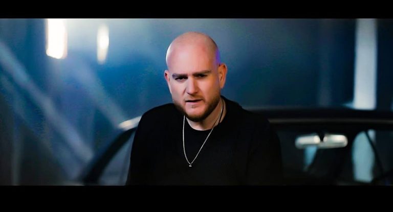 بالفيديو- “بوسة وداع” من كريس حواط