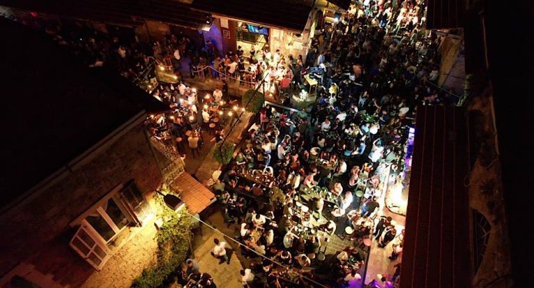 خاص-بالفيديو والصور : عودة الحياة إلى ليالي مدينة جبيل.