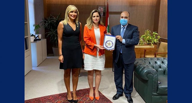 عبد الصمد تتسلم دعوة لرعاية وحضور حفل تكريم الصحافة