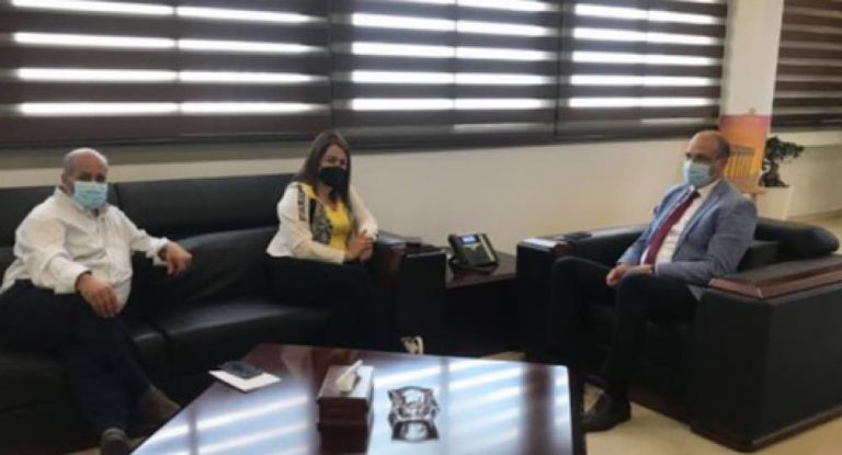 حسن عرض وقائمقام جبيل لدور البلديات في مواكبة خطة التلقيح