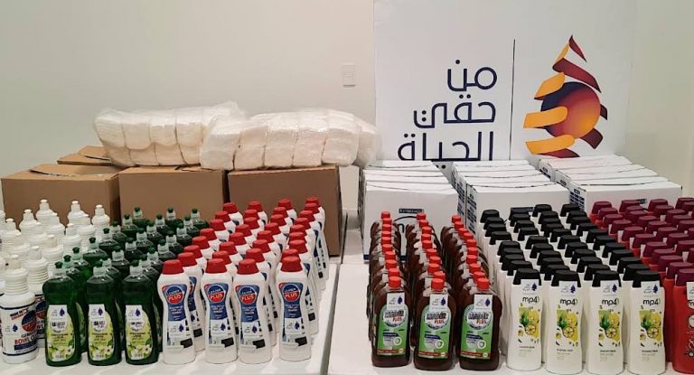 أدوات لتنظيف المنزل وللنظافة الشخصية وزعتها جمعية “من حقّي الحياة “