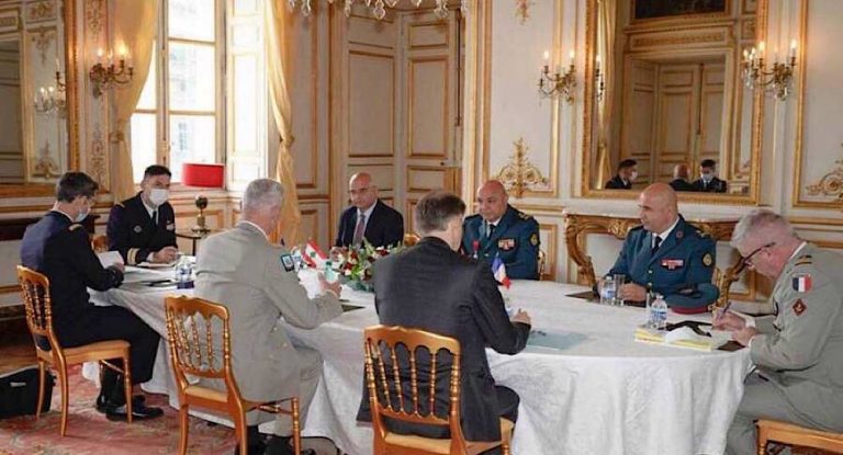 ما الهدف من زيارة قائد الجيش لباريس؟