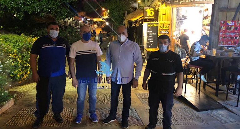 جولة لرئيس بلدية جبيل على المحال والمقاهي الليليّة
