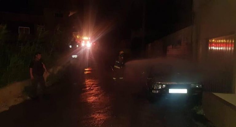 حريق داخل سيارة في عمشيت.