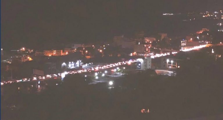 بالتفاصيل -هذه أسباب زحمة السير الخانقة على أوتوستراد جبيل.