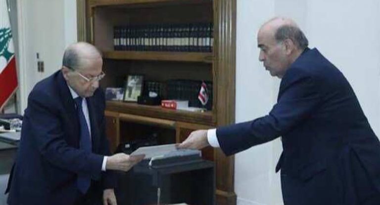 عون استقبل وهبه وتسلم منه كتاباً بطلب اعفائه من مسؤولياته