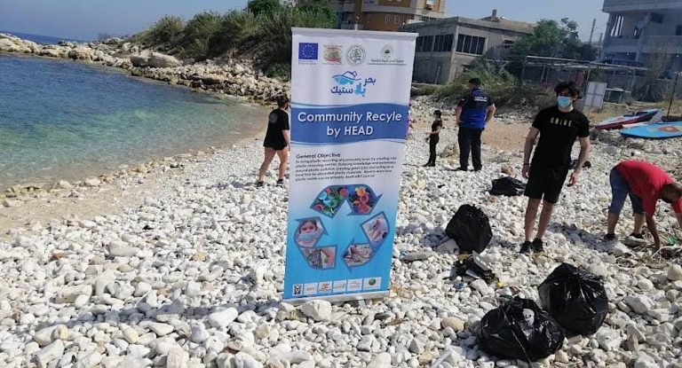 حملة التنظيف “بحر بلا بلاستيك” على شاطئ المنصف