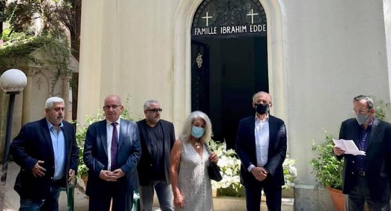 وفد من حزب الكتلة الوطنية يزور ضريح العميد ريمون اده