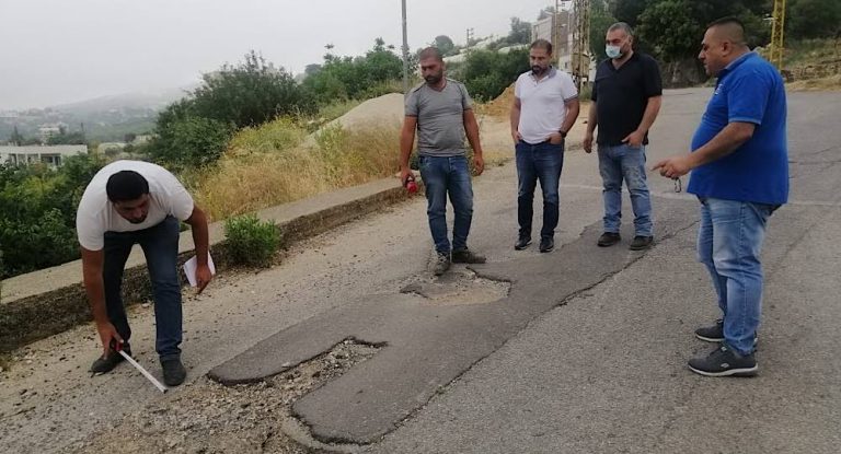 بمبادرة من ابي رميا ترميم طرقات بنتاعل مشحلان فدار وبركة حجولا