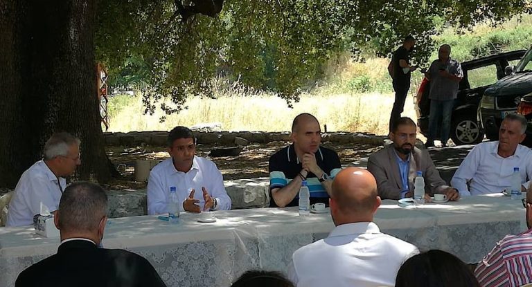 الحواط ولحود من حاقل يطلقان لجنة لمكافحة حشرة الصندل