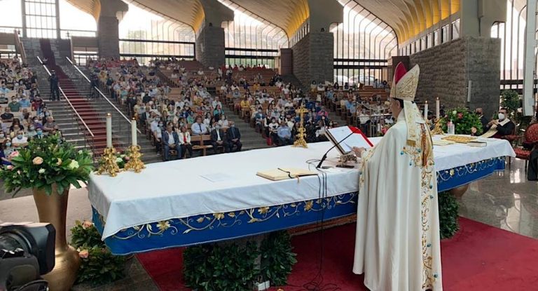 “لن ندعَ لبنانَ يَسقط”… الراعي من حريصا : نحن شعب يملك طاقاتِ الصمودِ للدفاعِ عن كرامتِه وحقِّه وهوّيتِه واستقلالِ وطنه وحدودِه.
