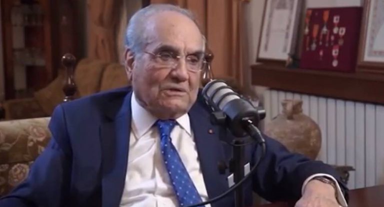 بالفيديو – ملك المنابر الشاعر موسى زغيب بقصيدة عن وضع البلد