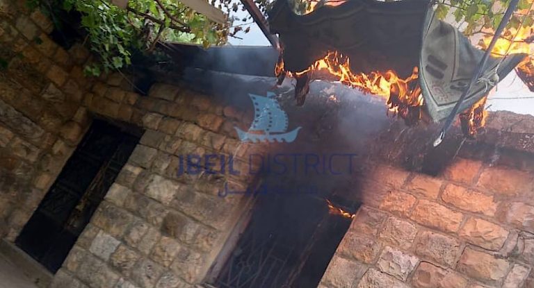 خاص بالصور -‎إطلاق نار  وحرق منزل في بلدة أفقا  .