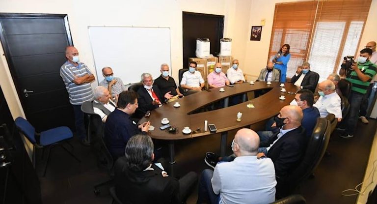 توزيع 43 ماكينات اوكسيجين على مختلف بلدات وقرى المتن الشمالي  كنعان لرؤساء بلديات متنية: المرحلة صعبة ونواجه بوحدتنا بالتعاون والتخطيط لتأمين امكانات الصمود للمتنيين