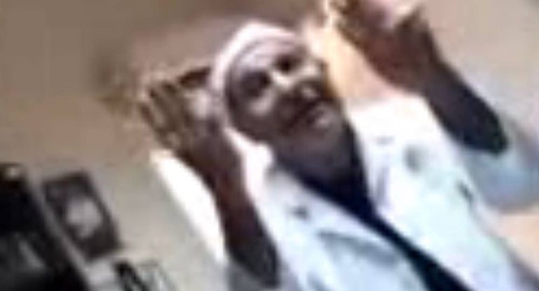 “سدي بوزك وحدة مجنونة ”…الدكتور مصطفى علوش يتعرض بالضرب والإهانة للمريضة