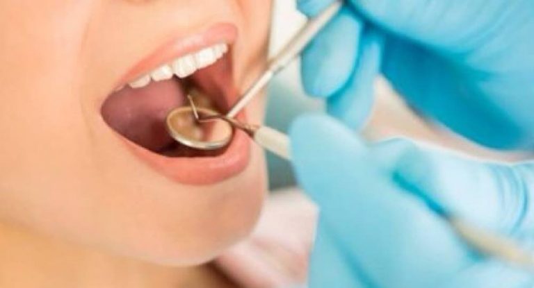 ما فعله طبيب الأسنان بمريضته لا يصدق… والنتيجة كانت: التشوه؟