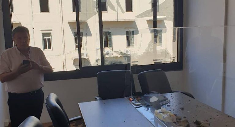 بالصور-انفجار  في مكتب ابن بلدة العاقورة المحامي صخر شهيد الهاشم !