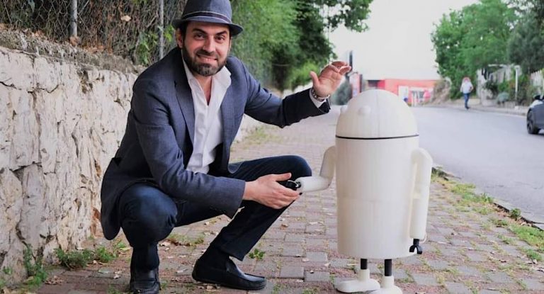 نور اول روبوت- سياسي افتراضي لبناني يترشح الى الانتخابات النيابية