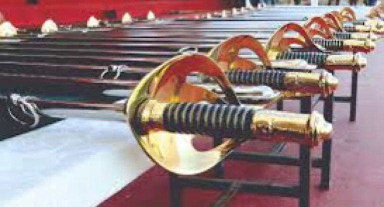 الاول من آب..لا احتفال ولا سيوف للضباط