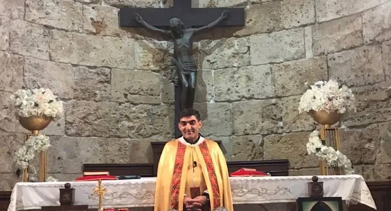 خاص-بالصور : صحافية جبيلية تدخل القفص الذهبي .