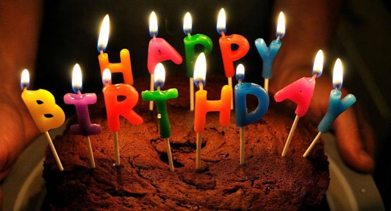 بالفيديو – عيد ميلاد فتاتَين يتحوّل إلى مأساة.. نار الشموع تلتهم وجهَيهما