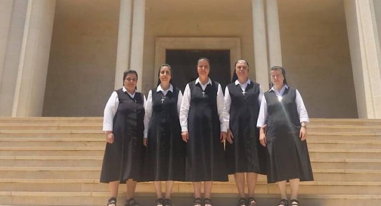 إنتخاب مجلس جديد لجمعية راهبات العائلة المقدسة المارونيات.