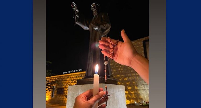 اعجوبة للقديس شربل مع طفل  وذهـول الاطباء !