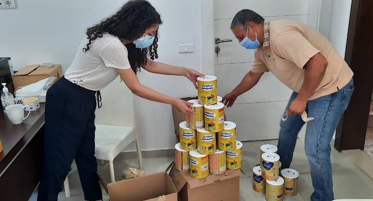 جمعية “من حقّي الحياة” وزعت الحليب الخاص بالأطفال على ١٩٠ عائلة