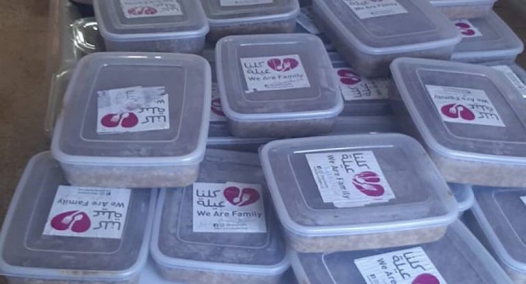 خاص- بالصور قسم جبيل الكتائبي  يستكمل توزيع الوجبات الغذائية