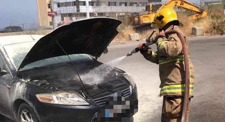 اخماد حريق سيارة في مستيتا.