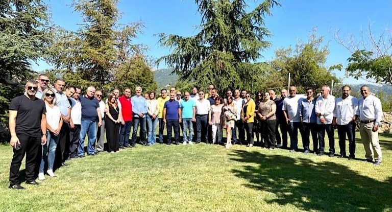 لقاء في دارة ابي رميا على شرف الهيئة  الجديدة للتيار في جبيل