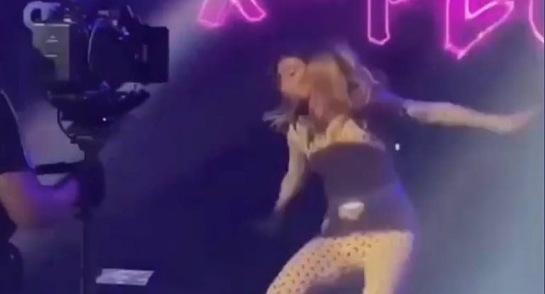 بالفيديو – مايا دياب تسقط على مسرح أثناء تصوير حفلها X- plore والذي عرض على شاشة ال MTV مساء السبت الفائت