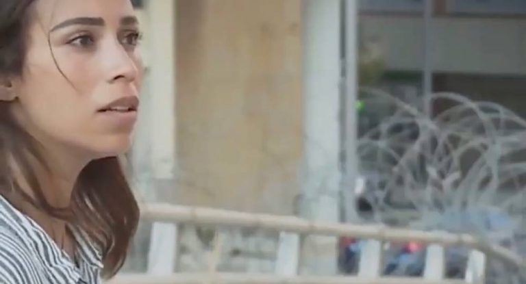 بالفيديو – صدمة مذيعة تلفيزيون الشرق لحظة وقوع إنفجار بيروت